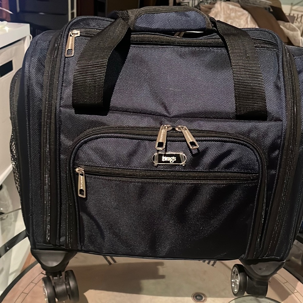 Brags 4 wheeled spinner under seat carry on